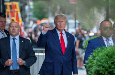 Trump îşi reia mitingurile de campanie, în New Hampshire şi South Carolina, cu speranţa de a-şi impulsiona candidatura la Casa Albă