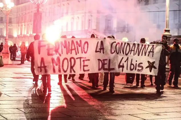 Italia îi suspectează pe anarhişti de atacuri asupra diplomaţilor săi
