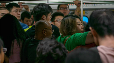 Beijingul atinge o ”imunitate colectivă temporară”, iar valul covid-19 ajunge la sfârşit, anunţă un oficial sanitar. Capitala Chinei se află ”în stadiul unor infecţii sporadice”, iar virusul SARS-CoV-2 prezintă un ”risc relativ slab de transmitere”