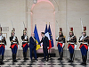 Franţa trimite Ucrainei 12 tunuri suplimentare de tip Caesar şi un radar de tip Ground Master 200, anunţă ministrul francez al Apărării Sébastien Lecornu la Paris, alături de omologul său ucrainean Oleksii Reznikov, care anunţă că nu a cerut Parisului un 