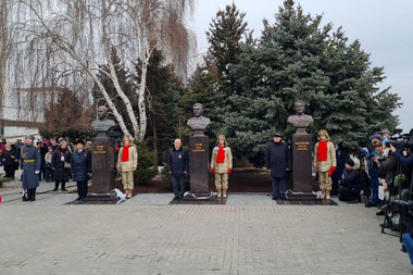 Volgogradul, fostul Stalingrad, inaugurează un bust al lui Iosif Stalin cu o zi înaintea marcării a 80 de ani de la Bătălia de la Stalingrad, în prezenţa lui Putin