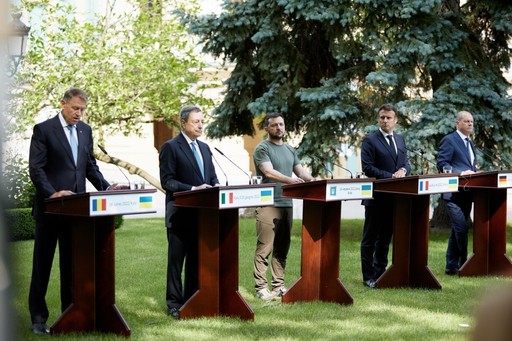 „Purtaţi costum, nu verde ca Zelenski”. Ce li se recomandă oficialilor europeni şi ce instrucţiuni li se dau înainte de a pleca spre Kiev pentru summitul UE-Ucraina