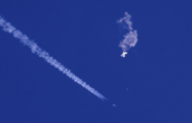 US Navy caută resturile balonului chinez doborât în largul coastelor statului South Carolina după ce a survolat timp mai multe zile SUA