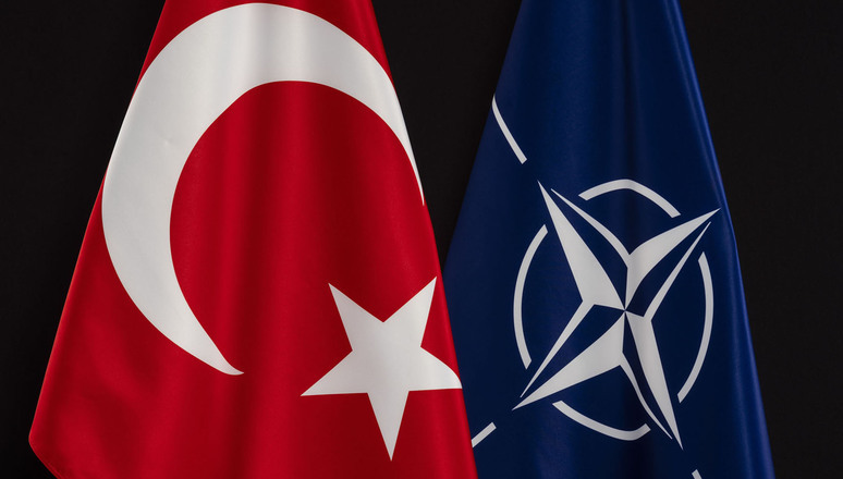 Turcia solicită ajutor de urgenţă din partea NATO. Bilanţul seismului de luni depăşeşte 2.300 de morţi