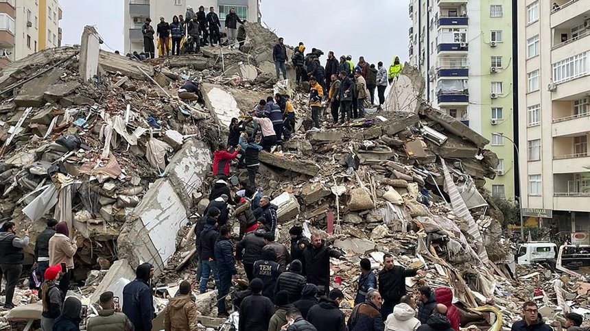 Bilanţul victimelor cutremurului din Turcia şi Siria urcă la peste 2.500 de morţi