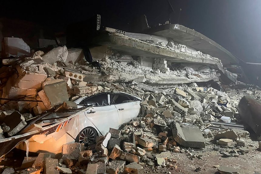 Seismele din Turcia şi Siria, o catastrofă umanitară de proporţii. Bilanţul depăşeşte 2.600 de morţi şi creşte în continuare