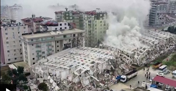 Bilanţul cutremurului din Turcia-Siria continuă să crească - Peste 7.700 de persoane au murit şi aproape 35.000 au fost rănite / Drumul care duce la singurul coridor de ajutor umanitar între Turcia şi Siria este avariat