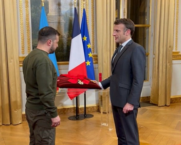 Zelenski, decorat de Macron, la Paris, cu Legiunea de onoare 