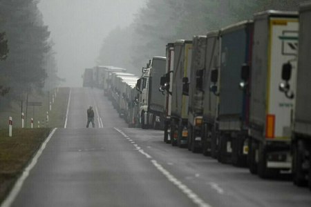 Polonia îşi închide un important punct de trecere a frontierei cu Belarus invocând "interesul major al securităţii statului"