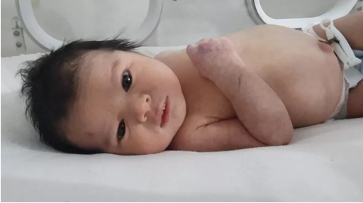 Fetiţa născută printre dărâmături, în Siria, a primit numele Aya şi va fi preluată de o rudă/ Mii de oameni se oferiseră să o adopte/ În Turcia, o adolescentă a fost scoasă în viaţă de sub ruine, la peste 80 de ore de la cutremur