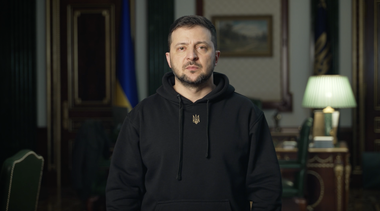 Volodimir Zelenski le prezintă ucrainenilor rezultatele turneului său european: Am primit semnale bune. Pregătim noile opţiuni de apărare ale Ucrainei. Cu avioanele - mai avem de lucrat. La Paris, am avut o conversaţie onestă şi ne-am auzit reciproc