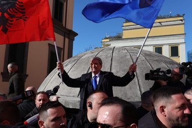 Albania: Manifestaţie la Tirana împotriva premierului Edi Rama, considerat responsabil pentru agravarea sărăciei şi pentru "legături secrete" cu un fost agent FBI