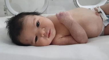 Aya, bebeluşul-miracol al cutemurului din Siria, a fost mutat într-un loc secret din cauza riscului de a fi răpit