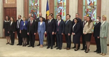Noul guvern condus de Dorin Recean a depus jurământul. Chişinăul pune capăt crizei guvernamentale în mai puţin de o săptămână