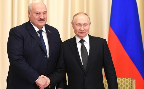 Belarusul este gata să înceapă producţia de avioane de atac Suhoi Su-25, i-a spus Lukaşenko lui Putin / În faţa presei, cei doi lideri au avut un dialog care s-a vrut a fi amuzant 