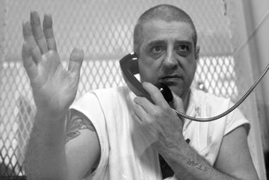 Condamnat pentru uciderea a trei persoane şi aflat pe "culoarul morţii" de 30 de ani, Hank Skinner a murit în închisoare