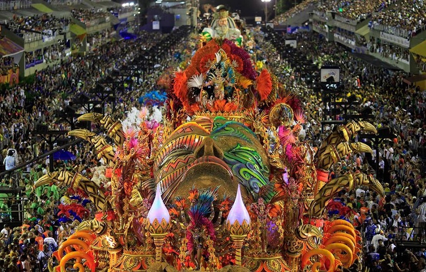Brazilia: Carnavalul de la Rio îşi reintră în drepturi după o perioadă de "întuneric"