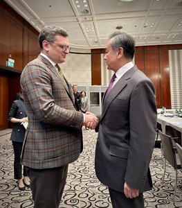 China susţine că va propune un plan de pace pentru Ucraina, în timp ce şeful diplomaţiei se referă la conflict ca la un "război" şi le cere europenilor să-şi schimbe abordarea