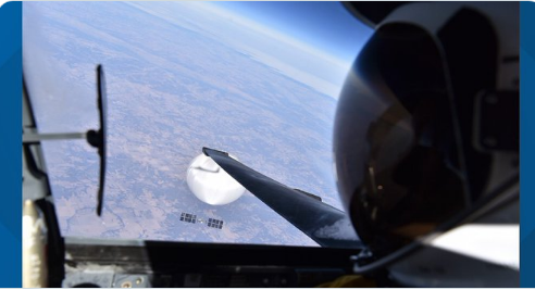 Pentagonul a făcut public un selfie realizat de un pilot, care arată balonul chinezesc de spionaj în aer
