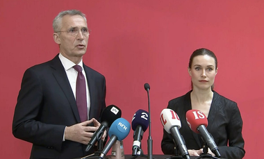 Finlanda face încă un pas pentru a adera la NATO fără Suedia şi începe dezbaterea în Parlament a legii aderării. Jens Stoltenberg se întâlneşte cu liderii principalelor partide