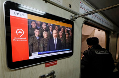 Radiouri şi televiziuni ruseşti au difuzat false alerte antiaeriene în regiunile Belgorod, Voronej, Moscova şi Sankt Petersburg şi în Crimeea, în urma unui atac cibernetic, anunţă Guvernul