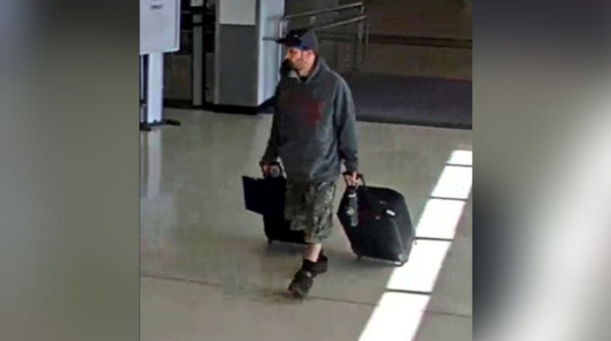 Un bărbat, Mark Muffley, arestat după ce a plasat un dispozitiv exploziv în bagajul său, pe un aeroport din Pennsylvania