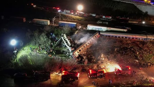Bilanţul accidentului de tren din Grecia a ajuns la 57 de morţi. Protestele au continuat la Atena şi Salonic, pentru a doua zi consecutiv