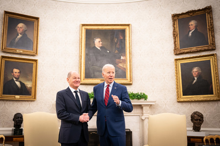 Biden l-a primit pe Scholz la Casa Albă şi spune că SUA şi Germania au lucrat în paralel pentru a sprijini Ucraina
