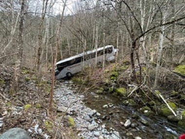 Franţa: Un autocar cu copii a căzut într-o râpă. Peste 20 de persoane au fost rănite