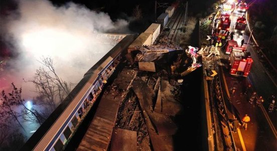 Catastrofa feroviară din Grecia: Şeful de gară din Larissa a fost inculpat şi plasat în arest preventiv
