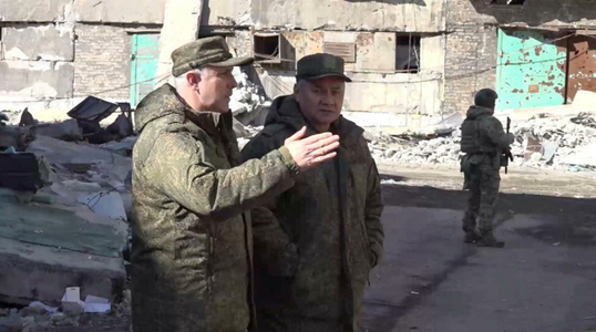 Serghei Şoigu inspectează lucrări de reconstrucţie în zona de operaţiuni ruseşti, în Donbas şi Mariupol, în Ucraina