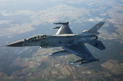 Doi piloţi ucraineni, formaţi pe avioane de tip F-16 în Arizona, în SUA
