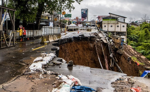 Cel puţin 11 morţi şi 50 de persoane date dispărute în Indonezia, în alunecări de teren pe Insulele Riau