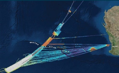 Familiile victimelor zborului MH370 fac presiuni pentru o nouă căutare, în timp ce o firmă de tehnologie spune că are noi dovezi