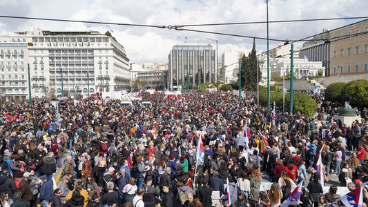 "Asasini!". Zeci de mii de persoane au protestat din nou în Grecia din cauza catastrofei feroviare de săptămâna trecută / Ciocniri între manifestanţi şi poliţie - VIDEO
