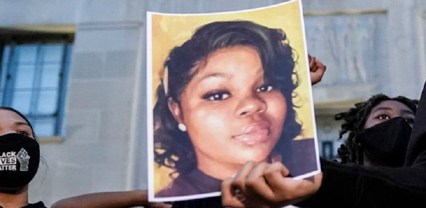 Cazul Breonna Taylor. Departamentul Justiţiei a ajuns la concluzia că poliţia din Louisville se face vinovată de abuzuri, inclusiv discriminarea persoanelor de culoare