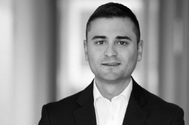 Poliţia din Hamburg a primit în ianuarie o scrisoare anonimă despre atacatorul de la Hamburg, însă nu i-a luat arma. Philipp F a ucis patru bărbaţi, două femei şi un copil nenăscut, după care s-a sinucis cu un Heckler & Koch P30 deţinut legal, ca trăgător de elită