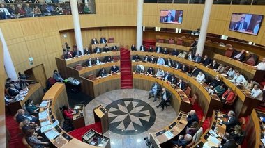 Interzicerea limbii corsicane stârneşte proteste pe insula franceză