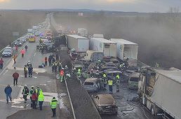 UPDATE - Accident uriaş pe autostrada M1 din Ungaria, din cauza unei furtuni de praf. Au fost implicate 42 de vehicule, zeci de persoane sunt rănite - FOTO, VIDEO