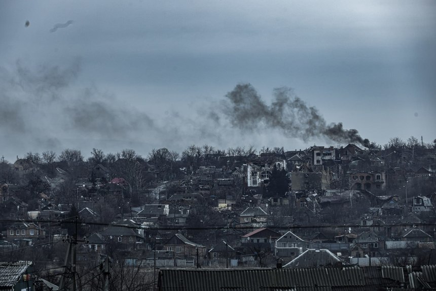 Ruşii şi ucrainenii dau lupte grele pentru controlul asupra centrului oraşului Bahmut