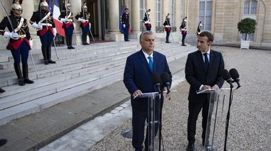 Emmanuel Macron îl primeşte la Elysee pe Viktor Orban, pentru a discuta despre "unitatea europeană" împotriva Moscovei şi despre statul de drept