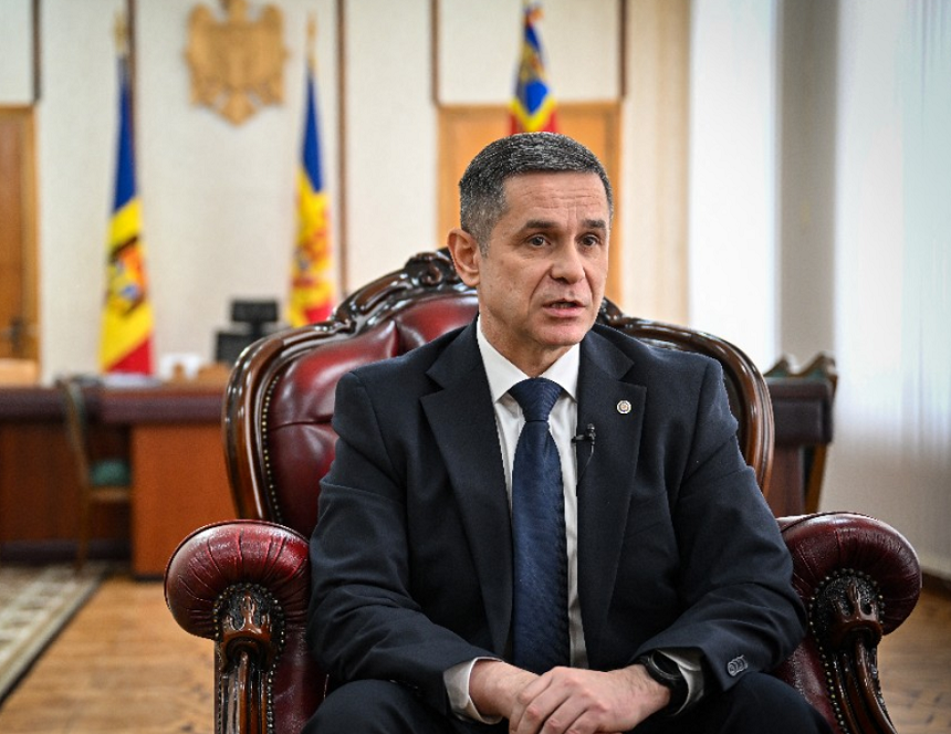 Republica Moldova se confruntă cu un ”război hibrid” din partea Rusiei, dar nu cu un ”pericol militar iminent”, acuză într-un interviu AFP ministrul moldovean al Apărării Anatolie Nosatîi