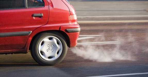 Reuters: Miniştrii transporturilor din mai multe ţări UE, între care şi România, au discutat despre eforturile de a obţine limite mai puţin stricte impuse la normele Euro 7 de emisii auto
