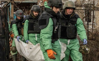 Colecţionarii de cadavre. De ce voluntari ucraineni caută trupurile soldaţilor ruşi morţi