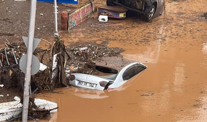 Cel puţin 13 morţi în inundaţii devastatoare care s-au produs în Turcia în zone afectate de cutremurele din februarie - VIDEO