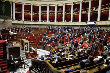 Macron ameninţă cu dizolvarea Adunării Naţionale în cazul unei respingeri a proiectului de lege a reformei pensionării