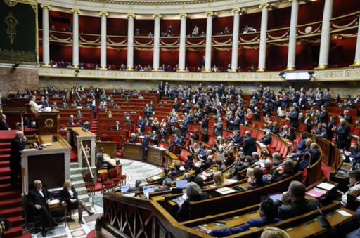 Macron ameninţă cu dizolvarea Adunării Naţionale în cazul unei respingeri a proiectului de lege a reformei pensionării