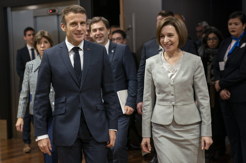 Macron îi spune lui Sandu la telefon că susţine R.Moldova împotriva unor ”tentative de destabilizare ruse”, îi propune experţi cibernetici şi economici şi ajutor în organizarea summitului Comunităţii Politice Europene, prevăzut la 1 iunie