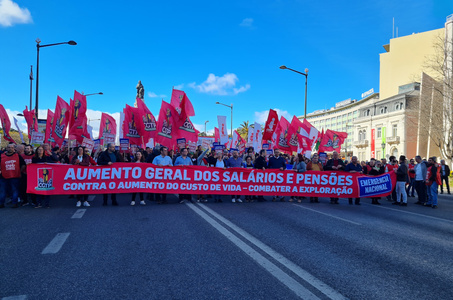 Mii de oameni au manifestat în Portugalia pentru a cere mărirea salariilor şi plafonarea preţurilor alimentelor