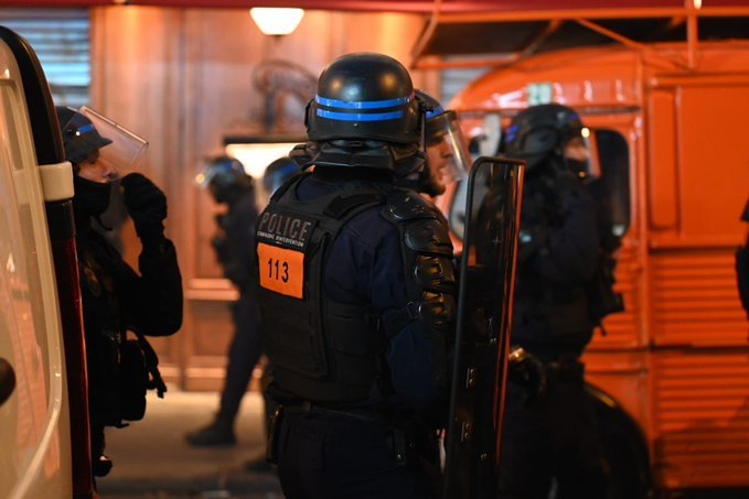 Franţa: 81 de persoane au fost arestate după o nouă zi de proteste faţă de reforma pensiilor - VIDEO
